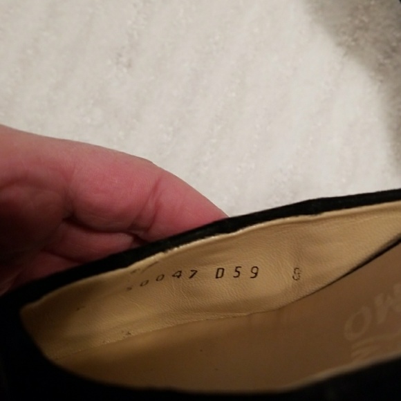 Salvatore Ferragamo pointy toe suede kitten heels - Picture 2 of 7